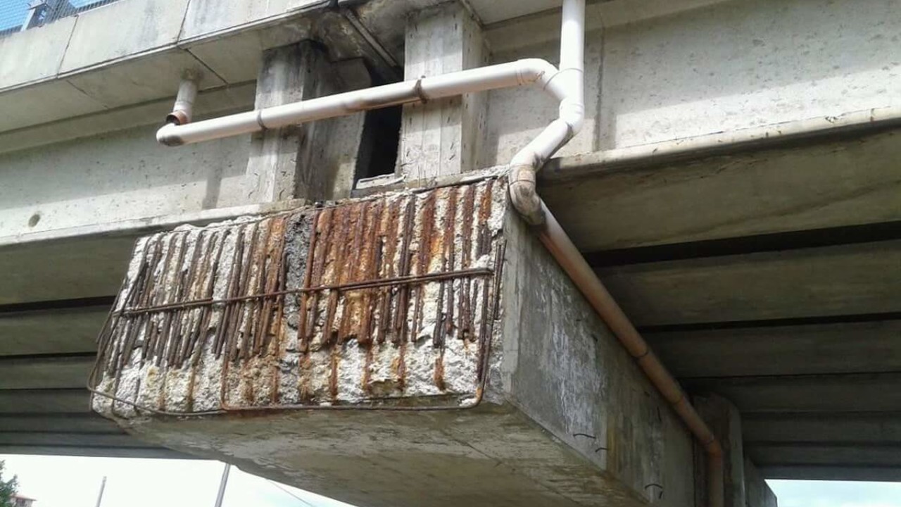 Ariano Irpino Avellino ponti strade autostrade rischio pericoli foto prima segnalazione