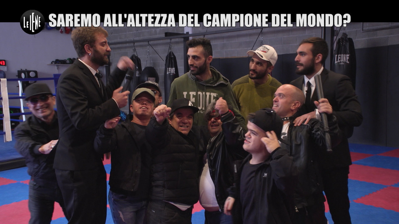 <address>CORTI E ONNIS: Lo scherzo: Massimo, 133 cm, sfida il campione di kickboxing Petrosyan scherzo petrosyan kickboxing campione nano