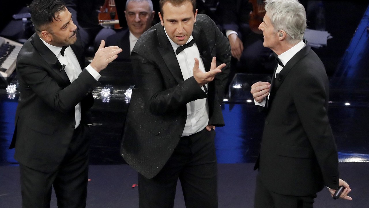 Sanremo, Pio e Amedeo scherzano su Salvini. Ricordate il “chiunque può” a Le Iene? VIDEO Le Iene Sanremo, Pio e Amedeo scherzano su Salvini. Ricordate il “chiunque può” a Le Iene? VIDEO Le Iene