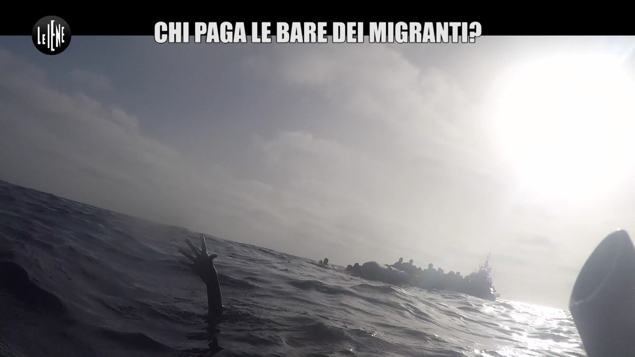 Migranti morti in mare, ecco chi è a pagare per i funerali | VIDEO - Le ...