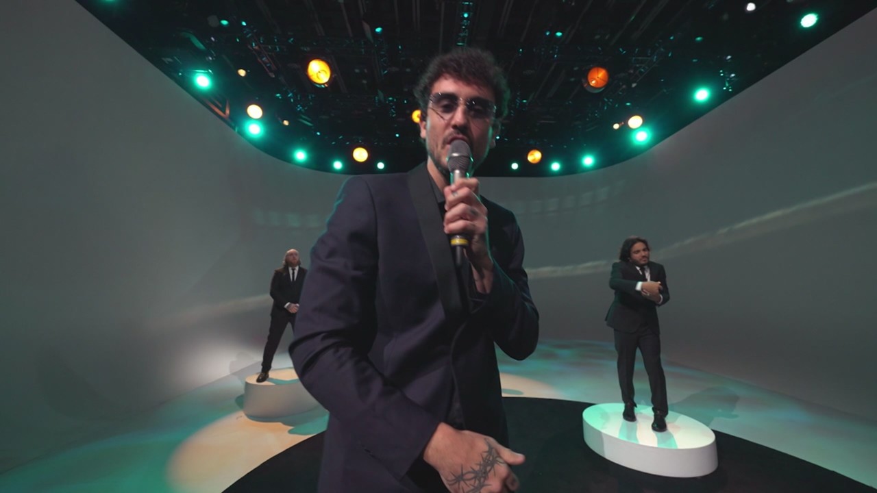 Carl Brave canta Perfect e Occhiaie